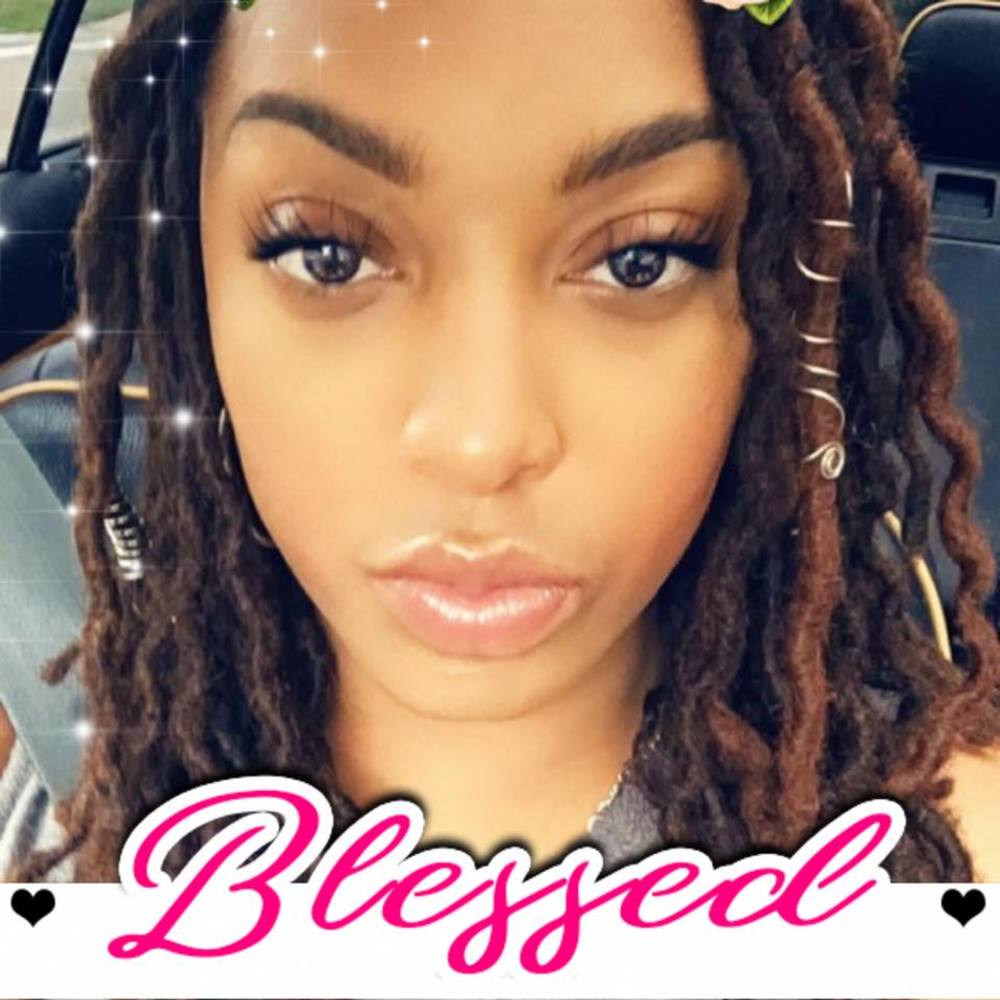 Meet your Posher, Teyabae