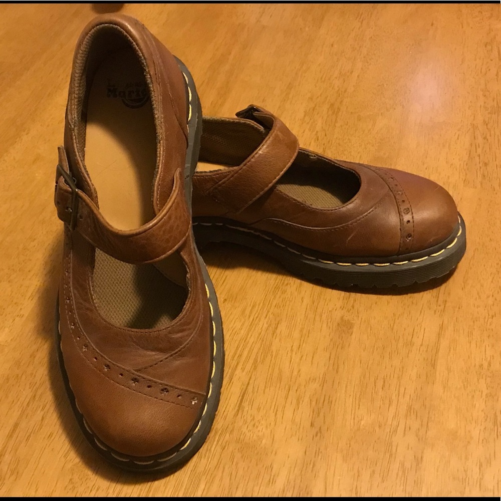 DR. MARTENS women’s brown leather Mary Janes
