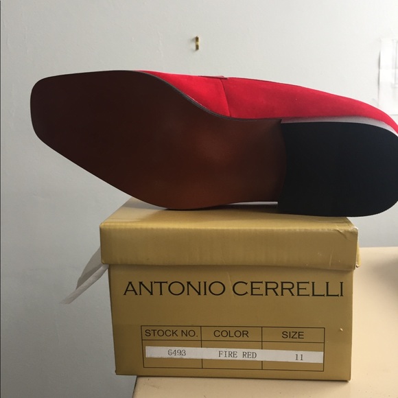 Classic lofer shoes varies in size and color