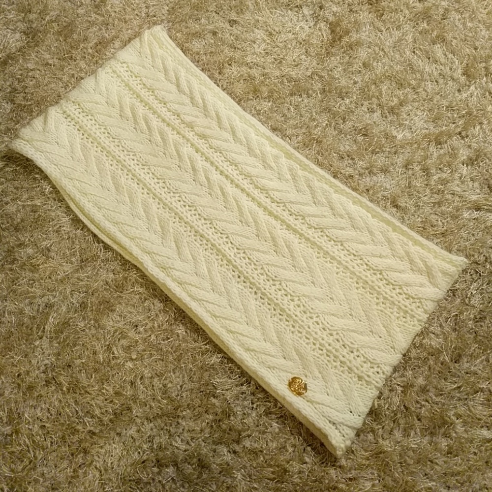 Cable knit infinity scarf