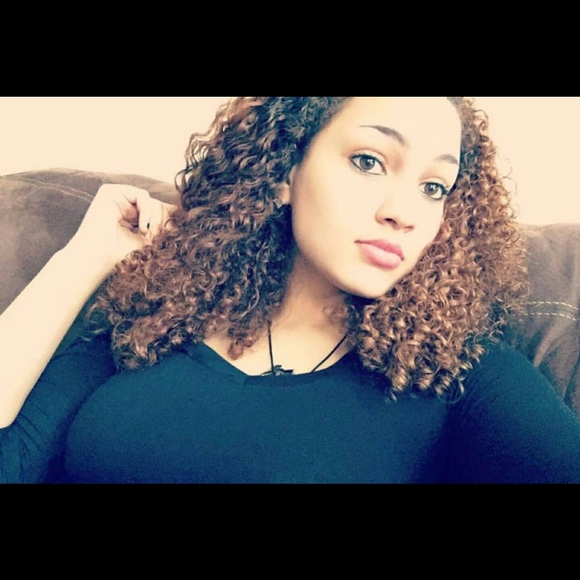 Meet your Posher, Alyssa - Picture 1 of 1