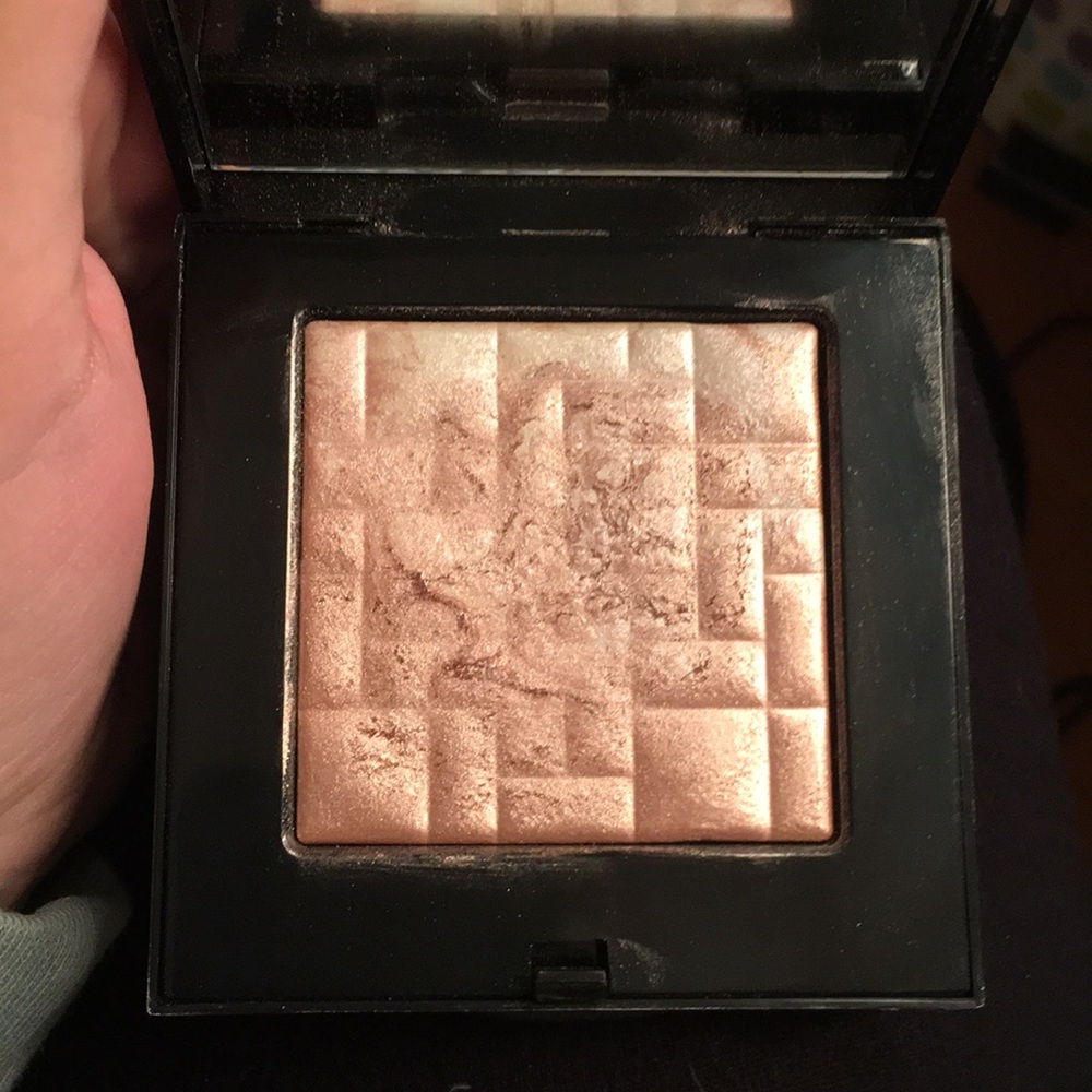 Bobbi brown highlight in pink glow