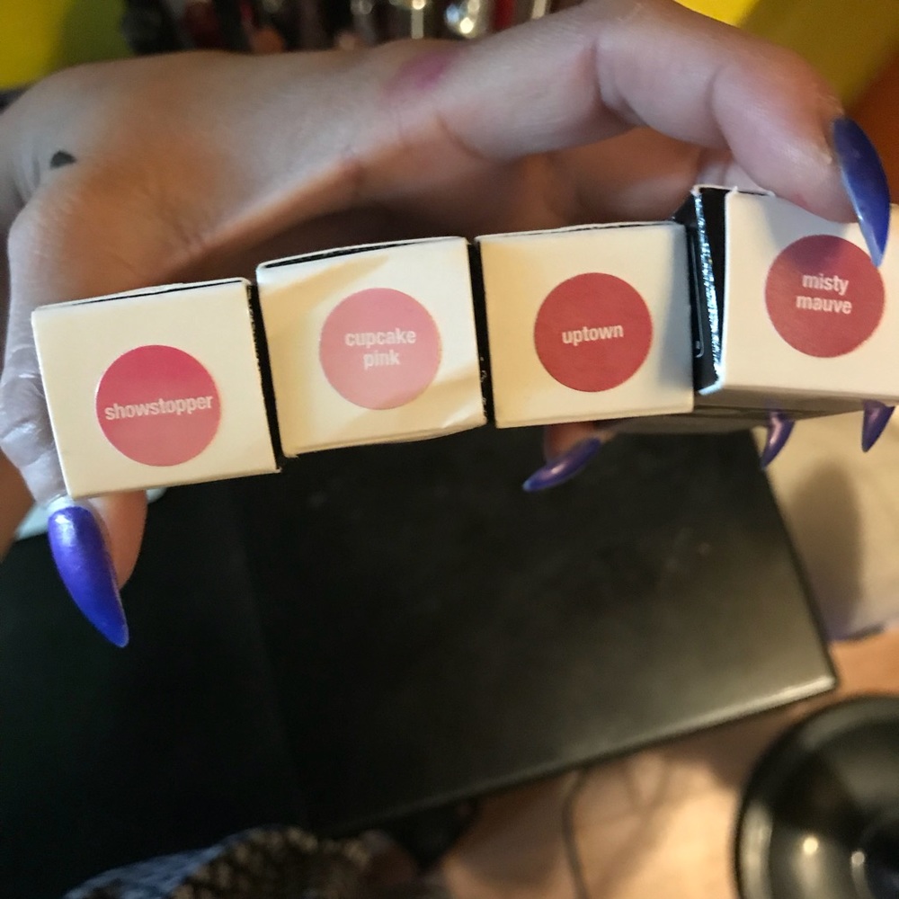 Lipstick bundle. - Picture 2 of 6