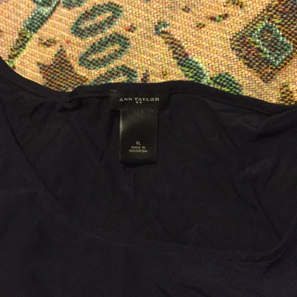 Cute Ann Taylor Blouse - Picture 2 of 3
