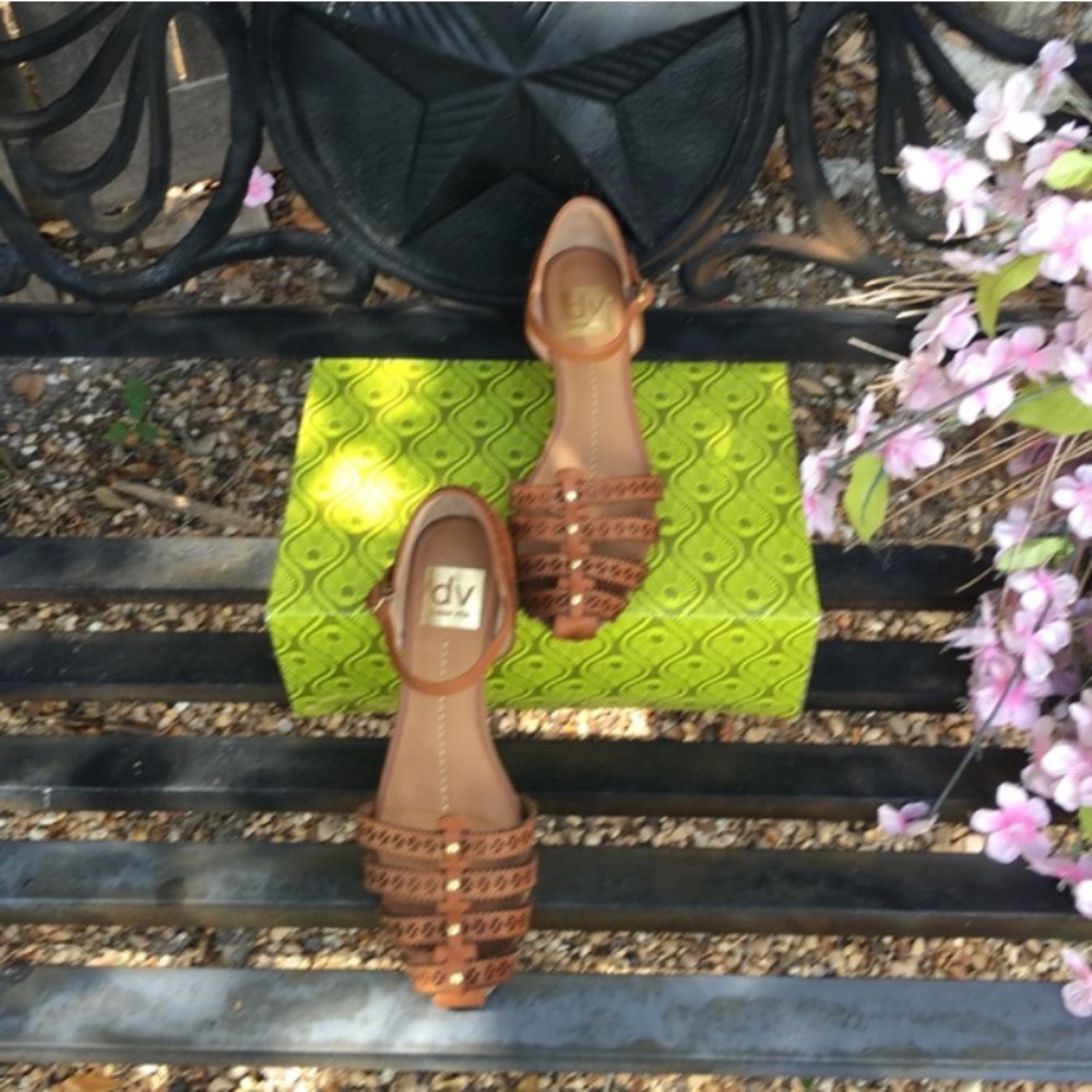 Dolce vita cognac sandals 6.5