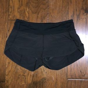 BLACK LULULEMON 4-WAY SPEED SHORT!!