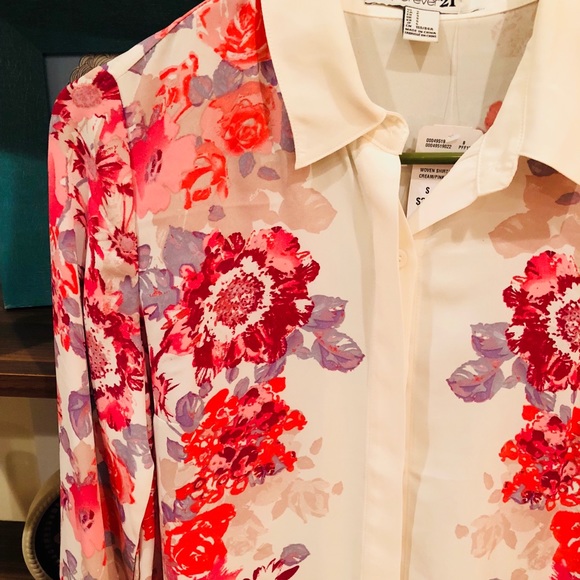 NWT Forever 21 White Floral Button Down - Picture 2 of 4