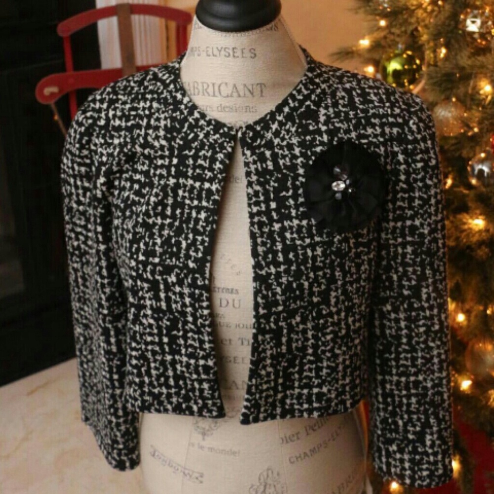 Black and white Jessica Howard hounds tooth jacket