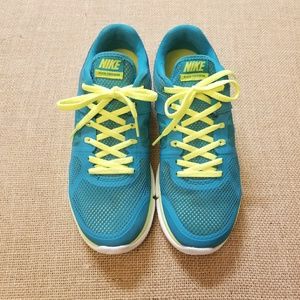 Nike FLEX RUN Athletic Gym Sneakers