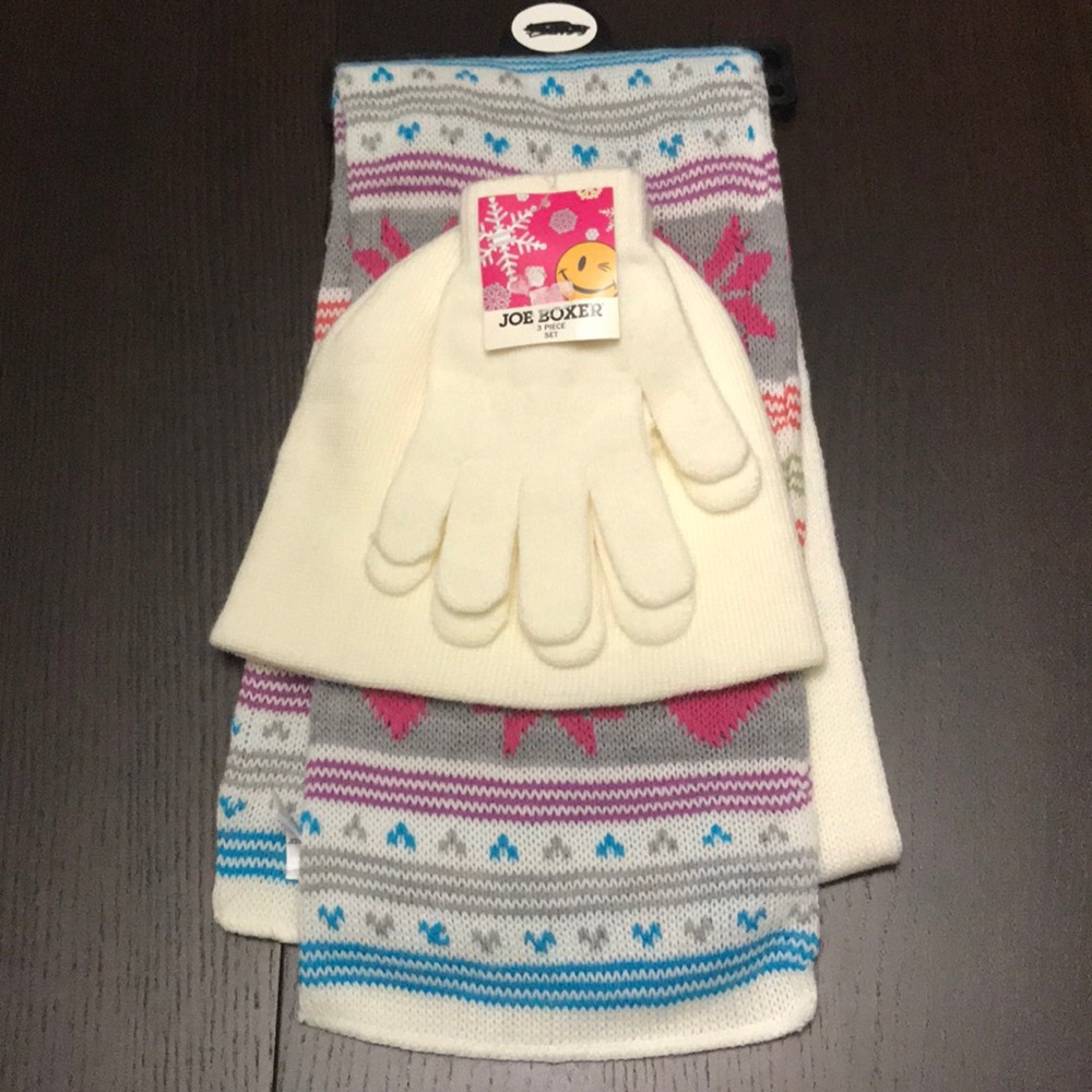 Joe Boxer Gloves, Scarf, and Hat Set - NWT