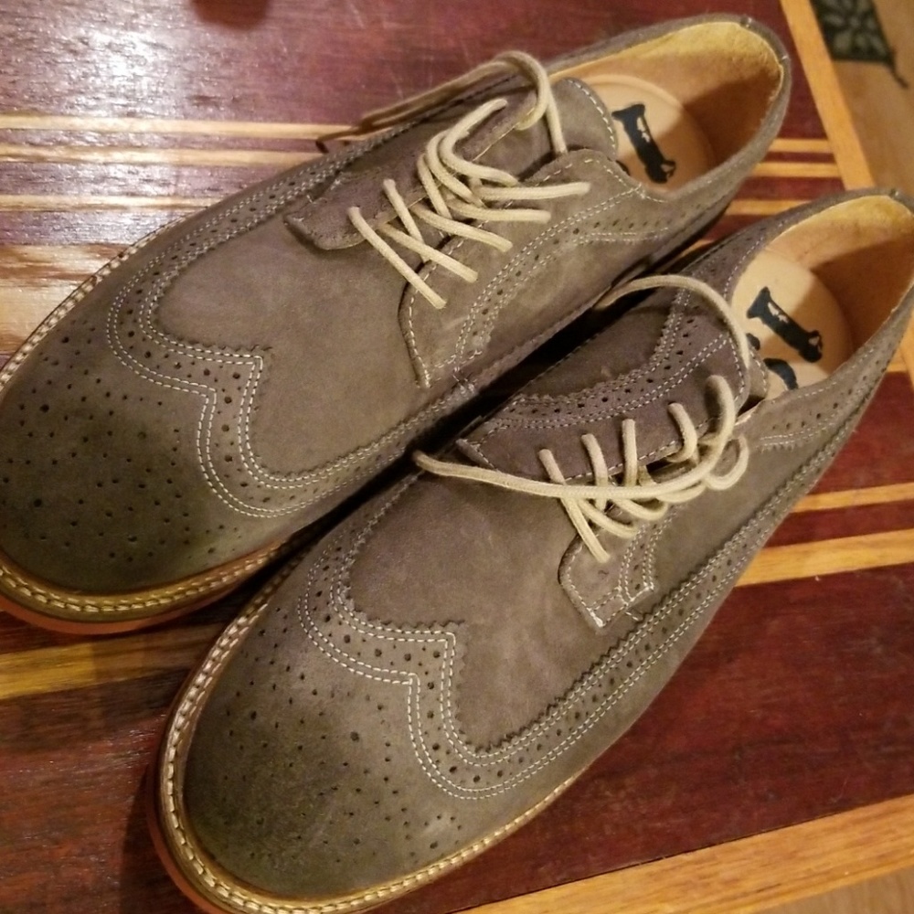 Men's dress shoes