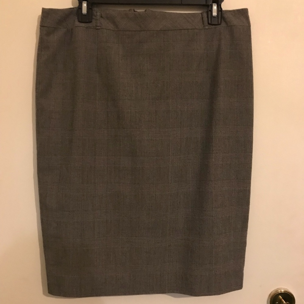 Classic Pencil Skirt Grey.  Amazing Pattern.
