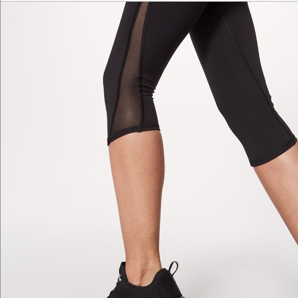 Like new Lululemon Train Times Crops 17” sz 8