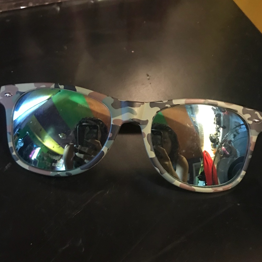 Piranha glasses, camo on side.