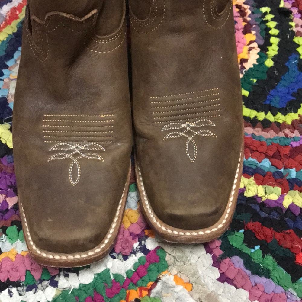 Boots - Picture 4 of 8