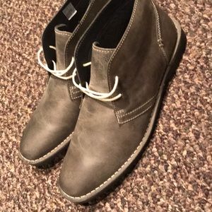 Men’s size 12 grey chukka boot