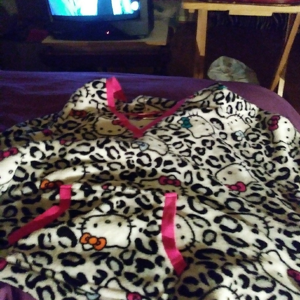 Nice hello kitty pancho size XL
