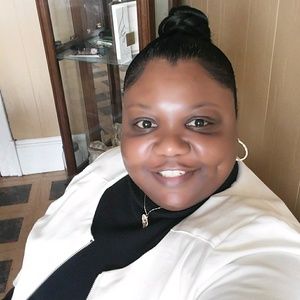 Meet your Posher, Yvette