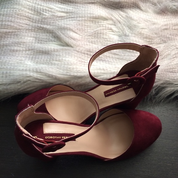 NWT Burgundy Court Heels - Picture 3 of 3
