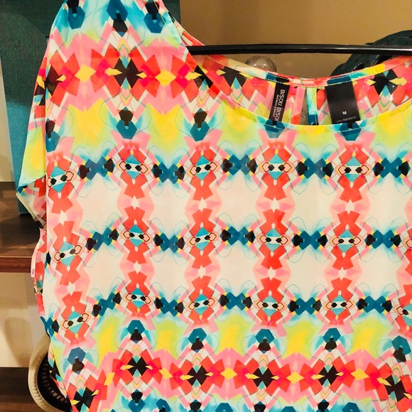 Kaleidoscope Short Sleeve Chiffon Sheer Top! - Picture 2 of 4