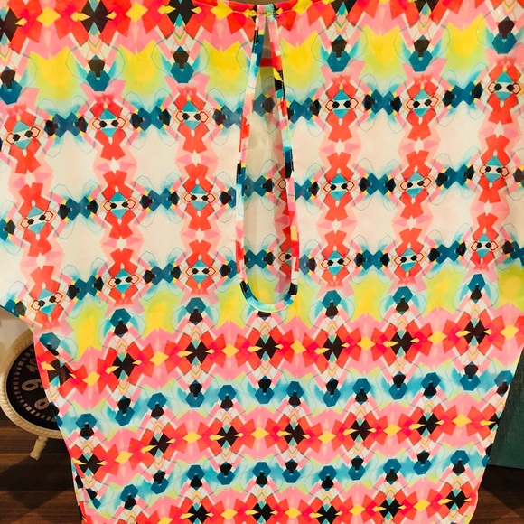 Kaleidoscope Short Sleeve Chiffon Sheer Top! - Picture 4 of 4