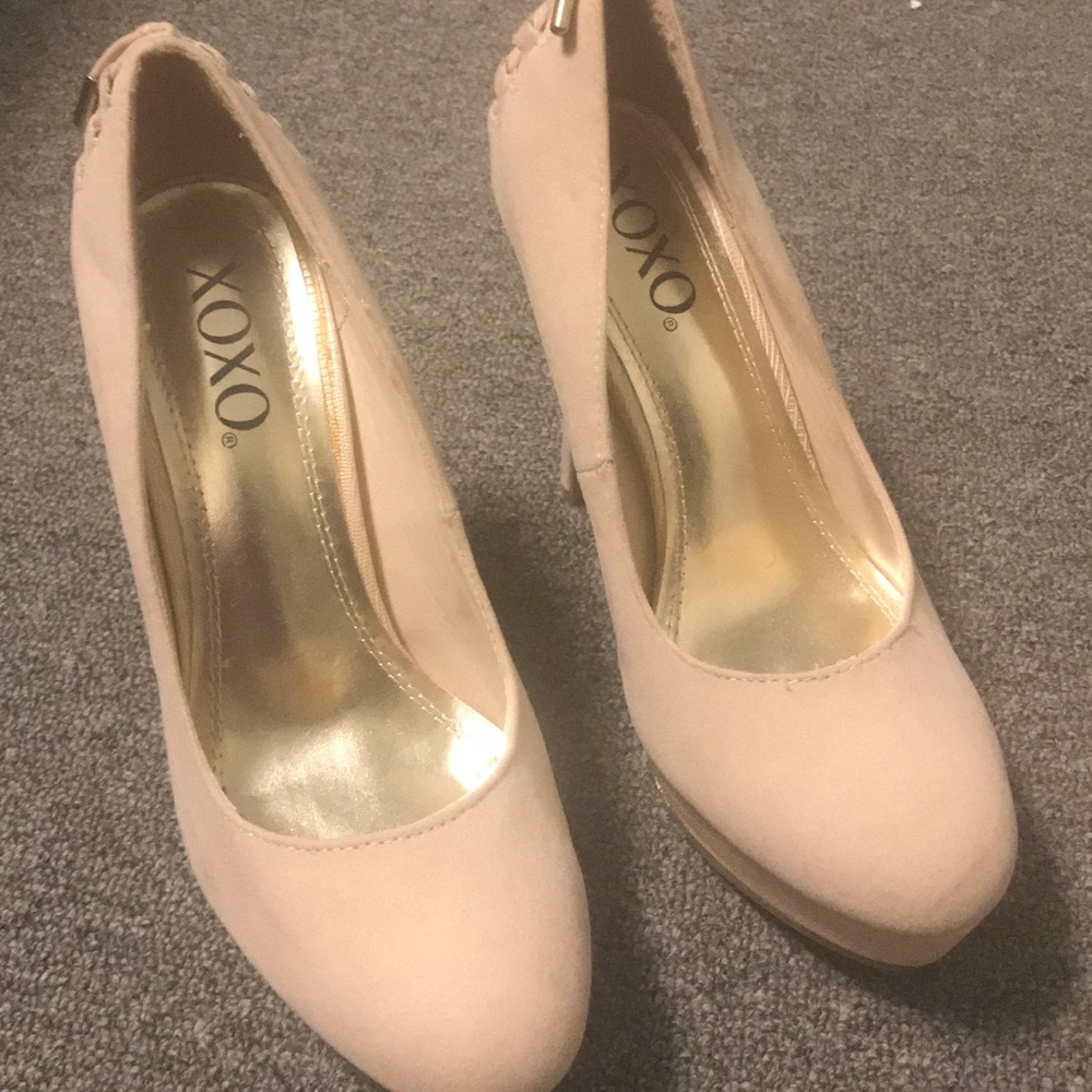 Authentic XOXO EUC Size 7.5 Hell Pump