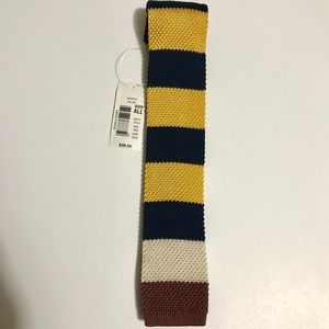 Round Tree & York knit tie