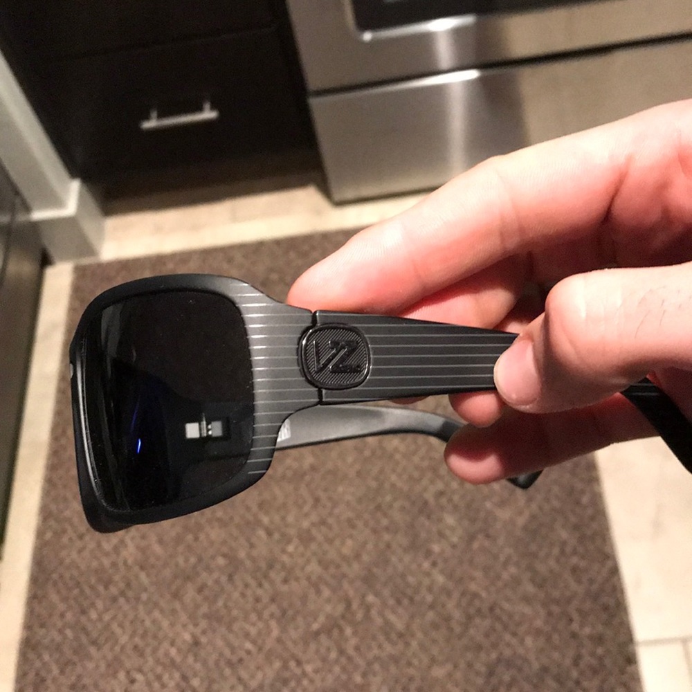 Von Zipper men’s sun glasses