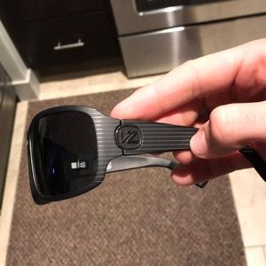 Von Zipper men’s sun glasses