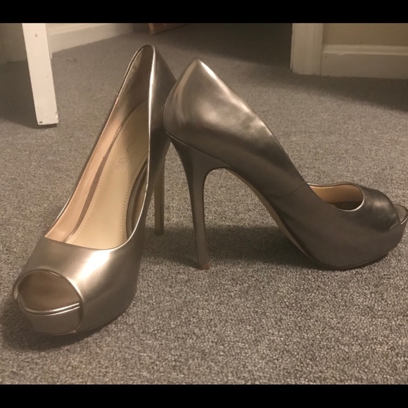 Aldo EUC Pewter Color Heel Pump - Picture 4 of 4