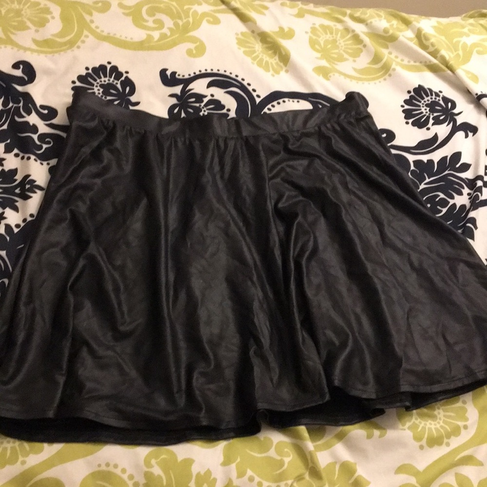 📍🆕 Forever 21 Faux Leather Skater Skirt 2X