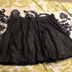 📍🆕 Forever 21 Faux Leather Skater Skirt 2X