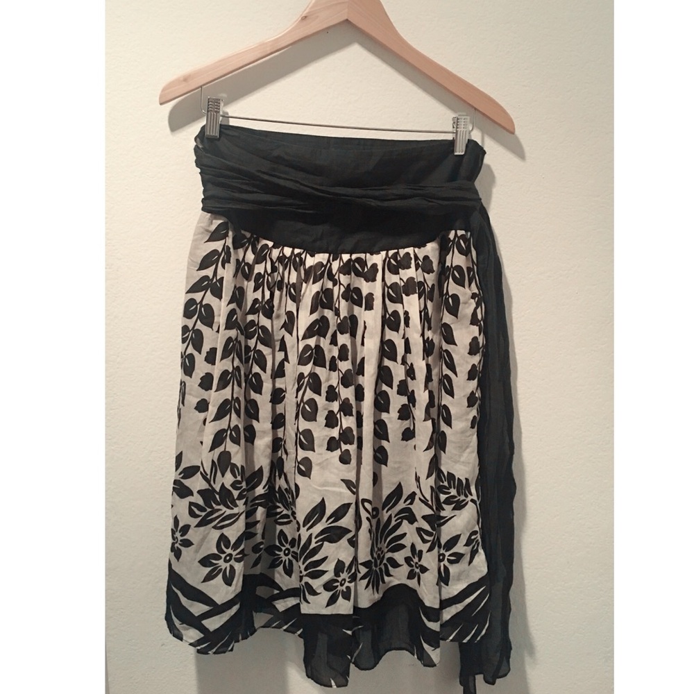 High-waisted floral skirt