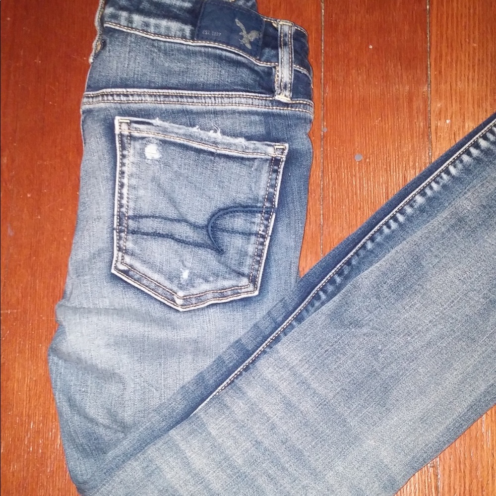 American Eagle Jeggings with stylish rip