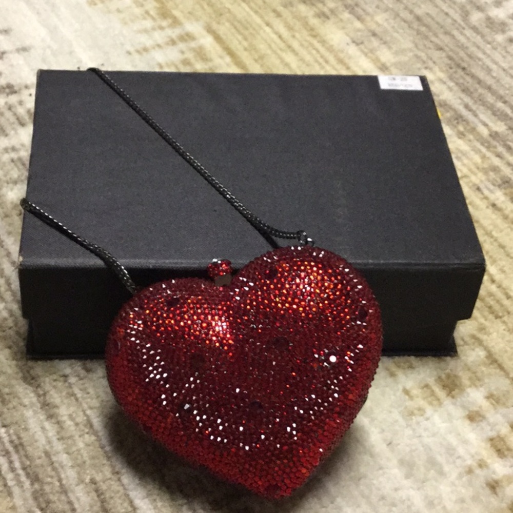 RED HEART CLUTCH. PERFECT FOR A VDAY GIFT