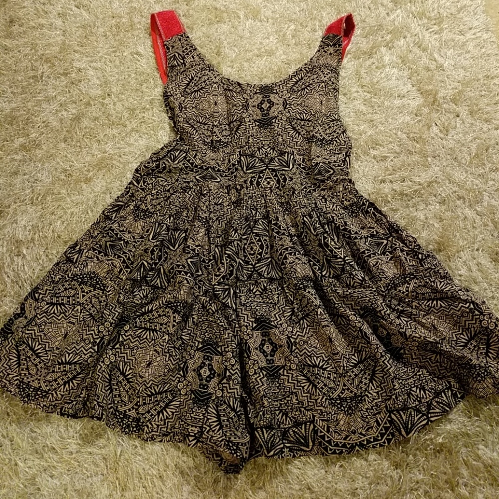 Brown/black low back romper w pockets!