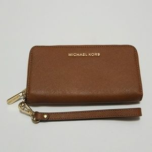 (NWT) Michael Kors Leather Phone Case Wallet