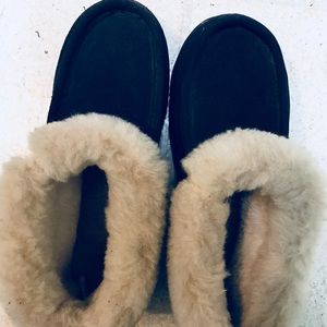 Women’s slippers size 8-9