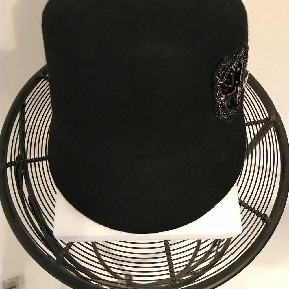 Hat - Picture 3 of 7