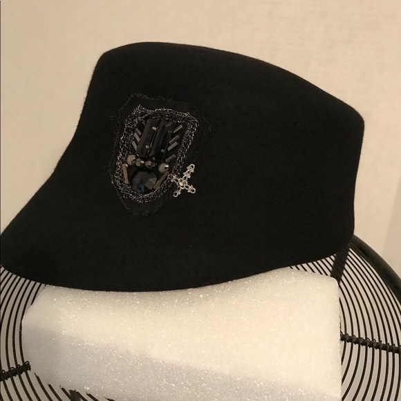 Hat - Picture 2 of 7