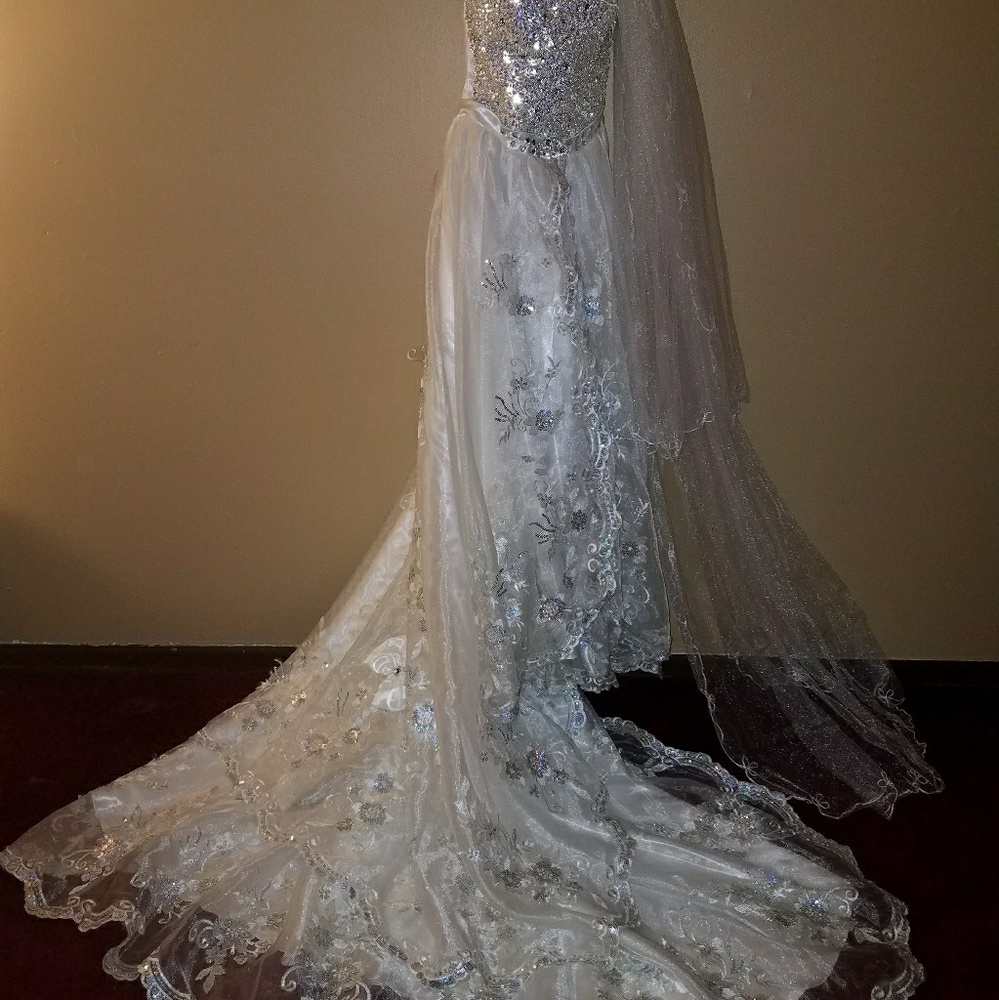 Pre owned wedding gown