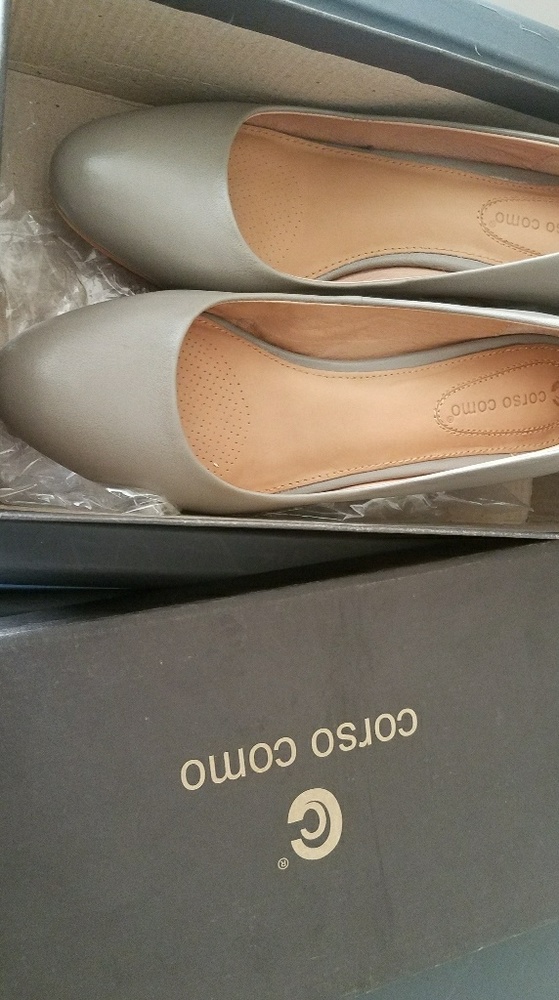 Grey pumps