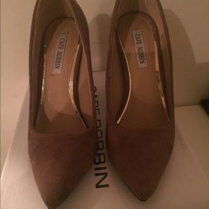 Beautiful brown pumps