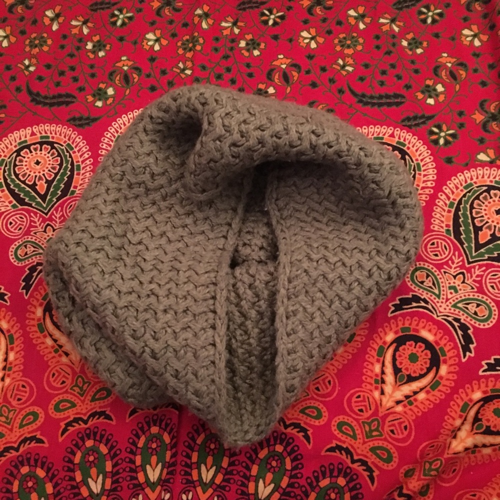 • Gap Infinity Scarf •