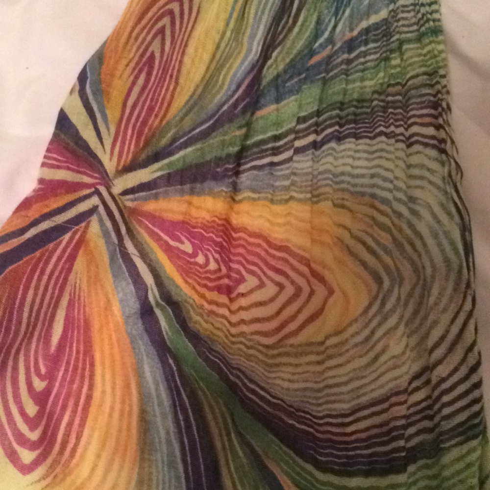 Patterned scarf - Picture 2 of 3