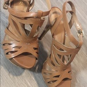 Guess Camel Leather heels
