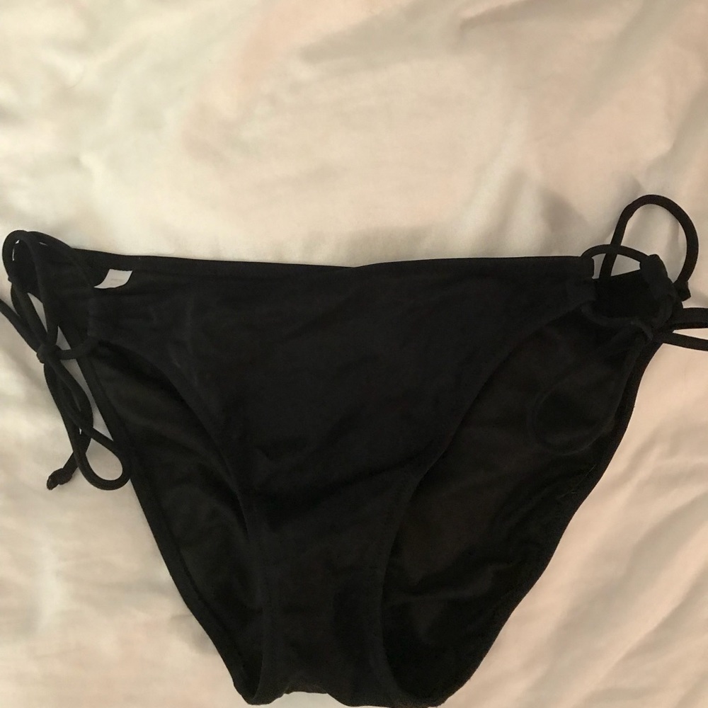 black string bikini bottoms🔥🔥