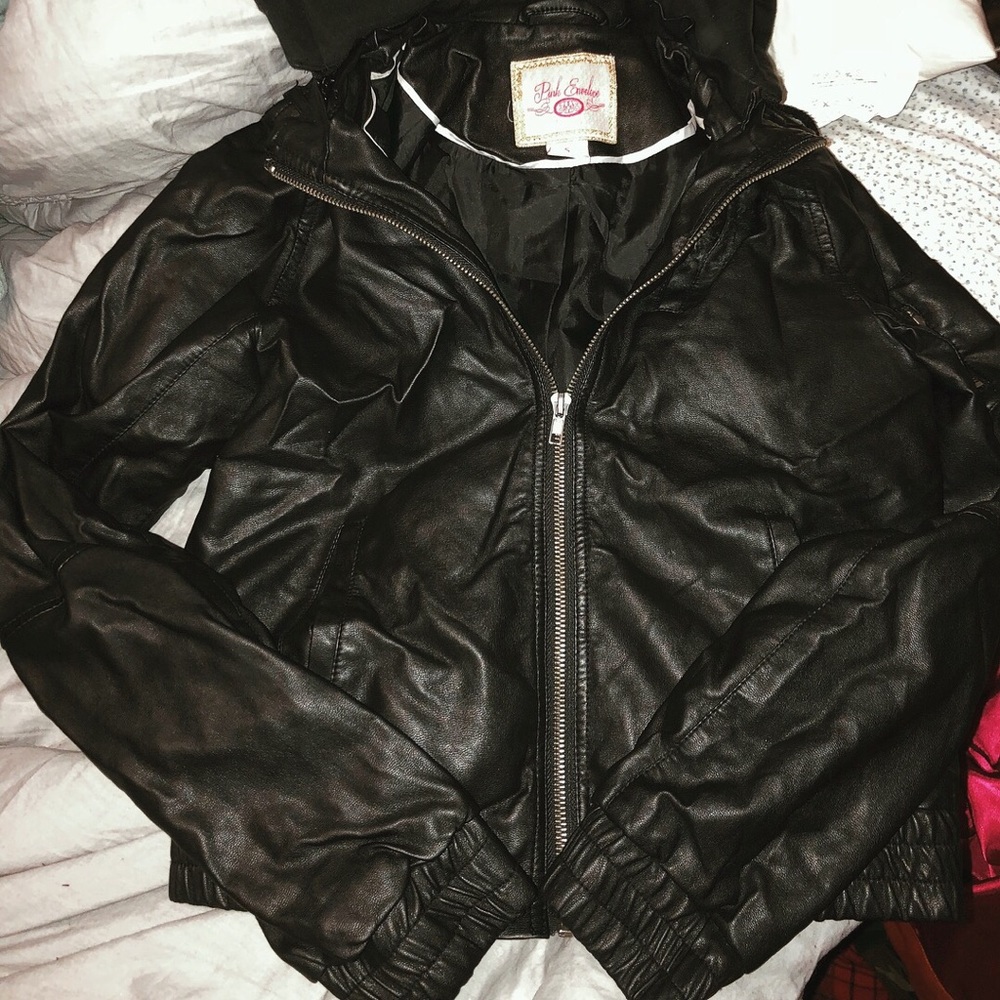 leather jacket - Picture 2 of 2