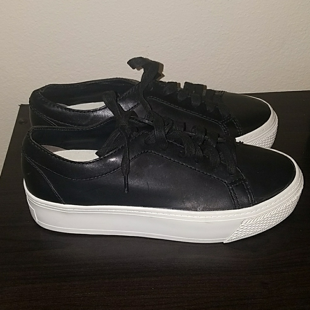 NIB Loeffler Randall  basic sneakers! - Picture 2 of 3