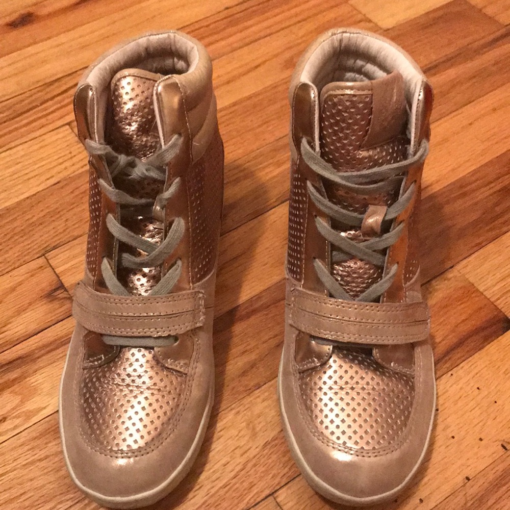 Rose gold Vince Camuto wedged sneakers
